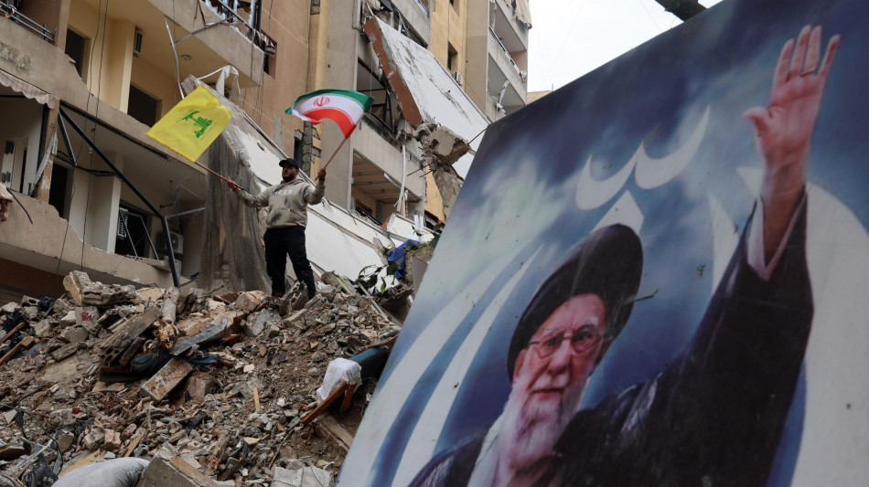  Iran, tre giorni festivi a Teheran per i funerali di Ali Khamenei 