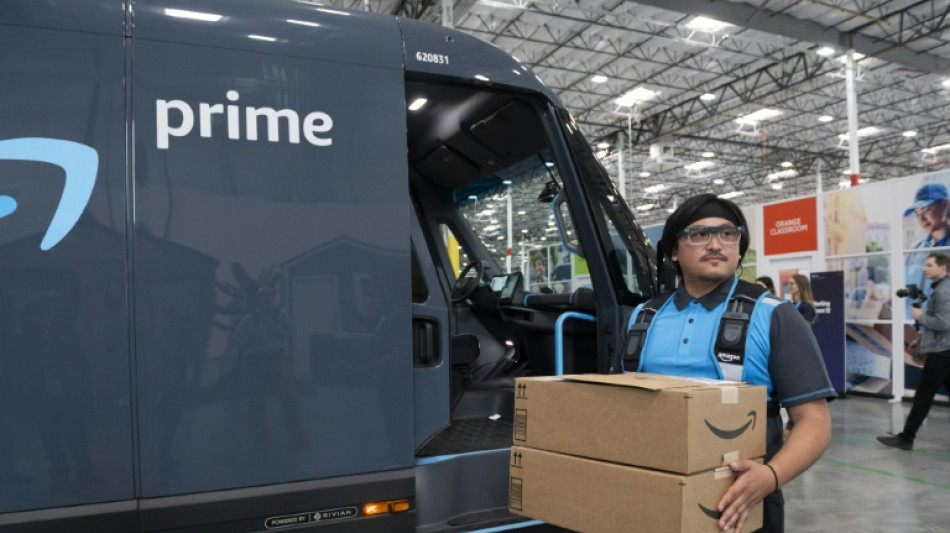 Amazon usa la IA para mejorar los robots que trabajan en sus centros de distribuci&oacute;n