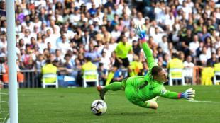 El Real Madrid domina el cl&aacute;sico y recupera el liderato liguero