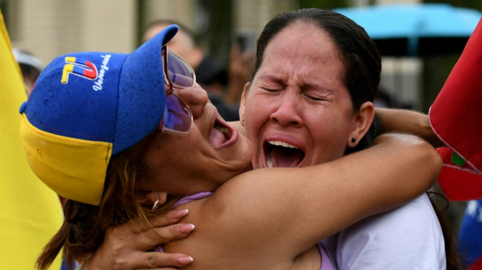 "Personne ne va se pr&eacute;cipiter pour rentrer" : les exil&eacute;s du Venezuela attentistes
