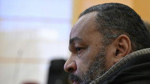 Un spectacle du pol&eacute;miste Dieudonn&eacute; de nouveau interrompu par les forces de l'ordre