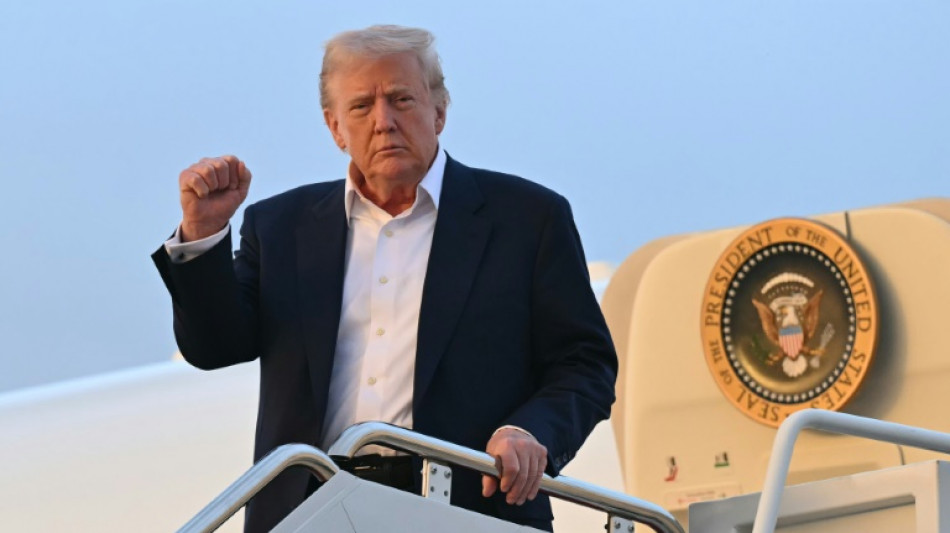 Un Trump combatif s'envole pour le Golfe