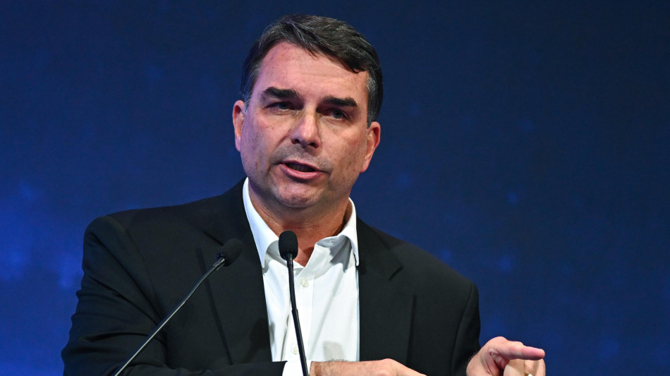  La sinistra attacca Flavio Bolsonaro, 'stessa cultura golpista del padre' 