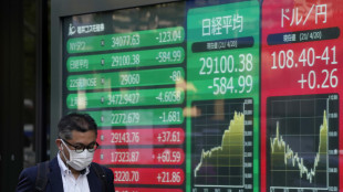 Borsa: l'Asia scivola con i titoli tecnologici, Tokyo -1,3%