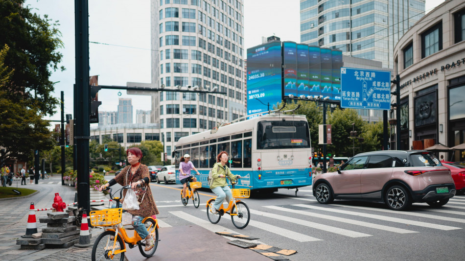  Borsa: Hong Kong in forte calo, Hang Seng -2,41% 