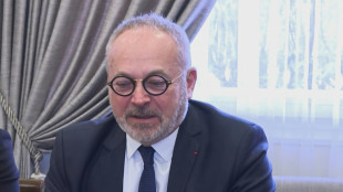 Soup&ccedil;onn&eacute; d'avoir drogu&eacute; une d&eacute;put&eacute;e, le s&eacute;nateur Guerriau suspendu coup sur coup par son parti et son groupe