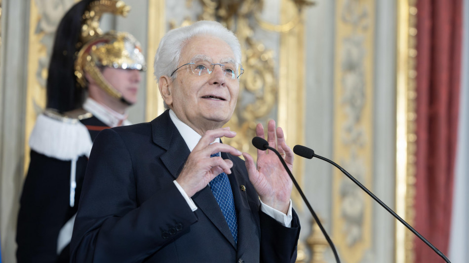 Mattarella visita feriti ad ospedali di Modena e Bologna