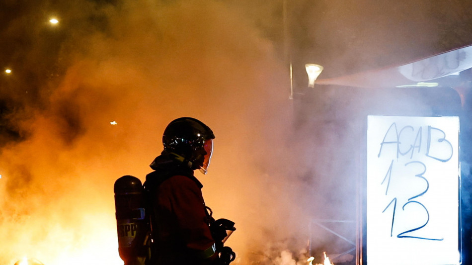  Parigi, anche stanotte coprifuoco per i minorenni fra R&eacute;publique e Les Halles 