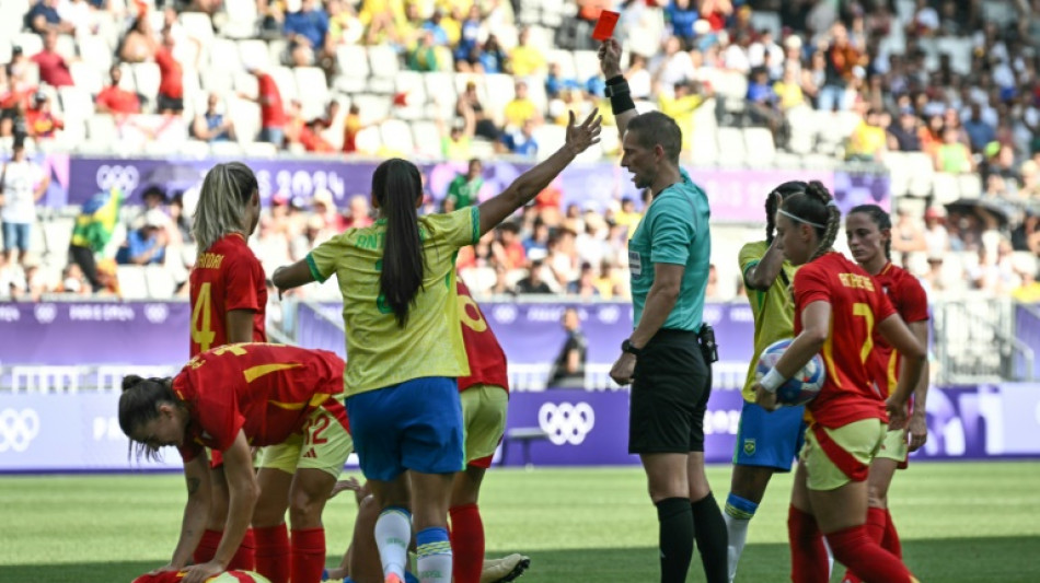 Marta pega gancho de 2 jogos e fica fora da semifinal ol&iacute;mpica; CBF pedir&aacute; efeito suspensivo
