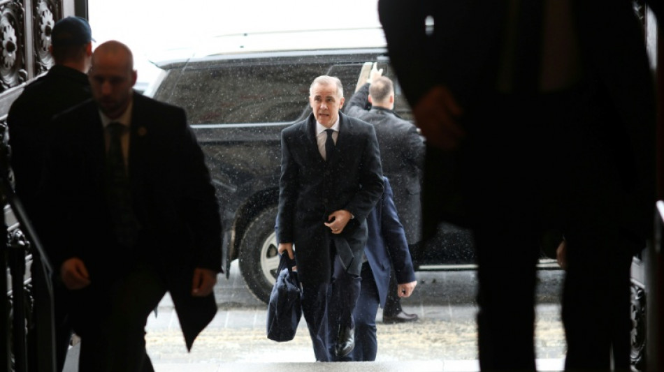 Au Canada, le Premier ministre Carney se rend sur les lieux de la tuerie qui endeuille le pays