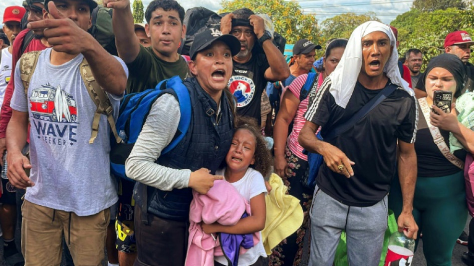 Une caravane de migrants qui voulaient rebrousser chemin bloqu&eacute;e &agrave; la fronti&egrave;re du Panama