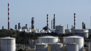 Il petrolio chiude a New York in brusca frenata, a -6,96%