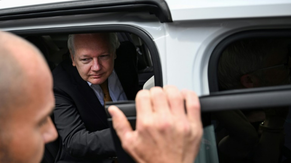 Julian Assange retoma vida de 'homem livre' na Austrália