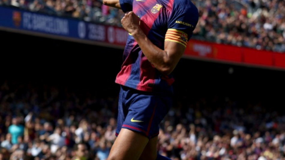  Barcelona vence Rayo Vallecano e abre 7 pontos do Real Madrid antes de cl&aacute;ssico com Atl&eacute;tico 