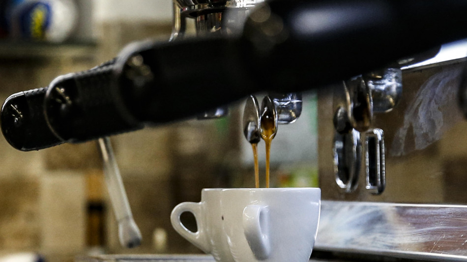 Nel 2025 aumenti record per gioielli e caff&egrave;, scendono olio e smartphone