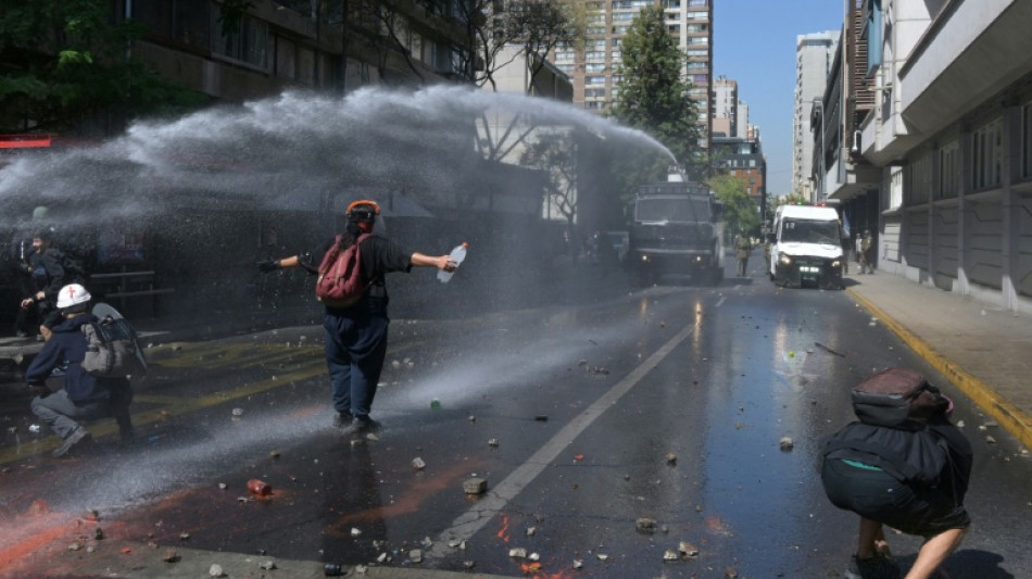 Kast freia regulariza&ccedil;&atilde;o em massa de migrantes no Chile