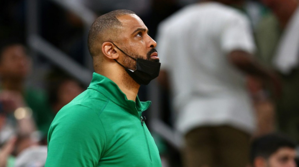 Desconcierto en los Celtics a d&iacute;as del inicio de la temporada por la suspensi&oacute;n de su entrenador