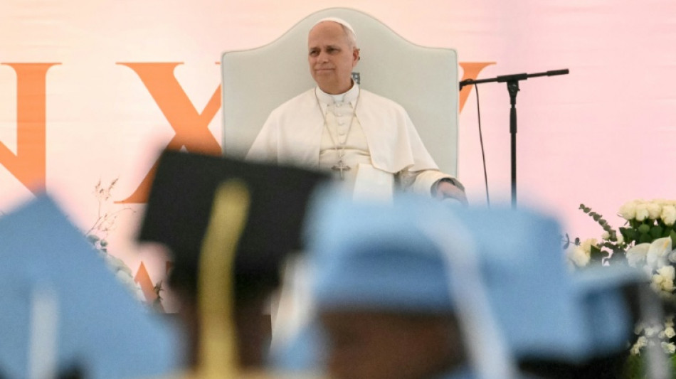  Cadence effr&eacute;n&eacute;e pour L&eacute;on XIV au deuxi&egrave;me jour de sa visite en Guin&eacute;e &eacute;quatoriale 