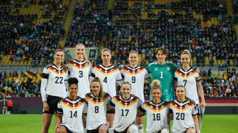 "Bin gespannt": DFB-Frauen m&uuml;ssen auf Kunstrasen bestehen