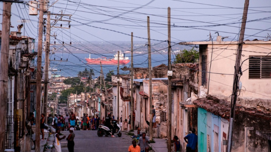  Cubanos aguardan arribo de petr&oacute;leo ruso en medio de bloqueo energ&eacute;tico de EEUU   