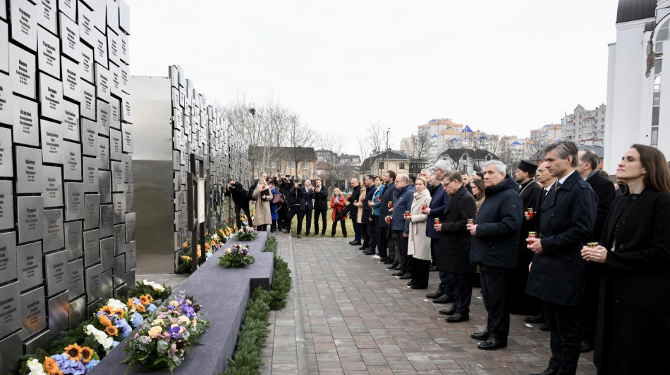  Ue e ministri degli Esteri Ue a Bucha, 'al fianco dell'Ucraina' 
