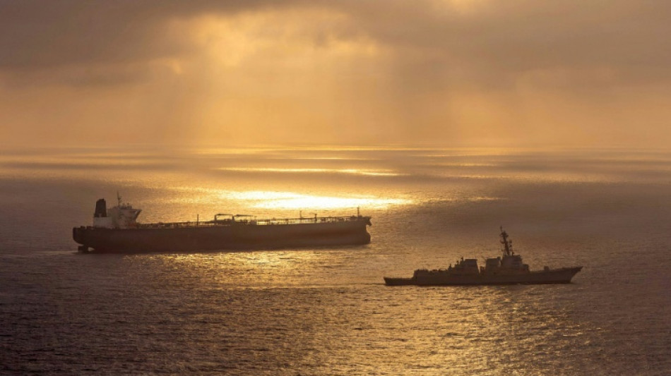  Oil down as traders weigh US sanctions threat against Iran 