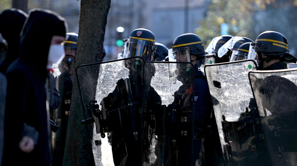  Francia, indagini su 36 casi di presunte violenze di polizia nelle proteste 