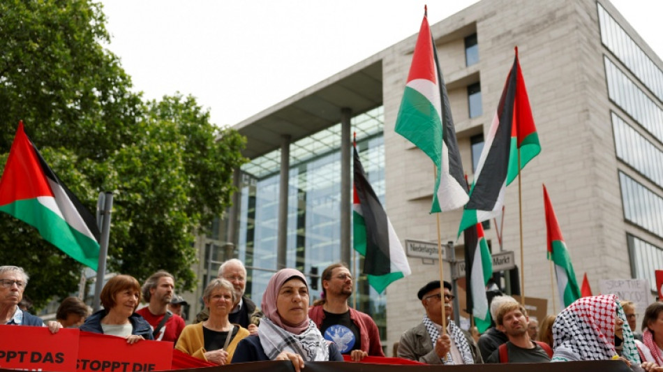 Proteste gegen Israels Vorgehen im Gazastreifen vor Auswärtigem Amt in Berlin