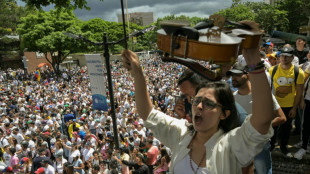 Pr&eacute;sidentielle au Venezuela: la pression s'accro&icirc;t sur Maduro