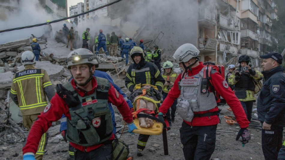  Russia pummels Kyiv, killing at least 16 and denting peace hopes 