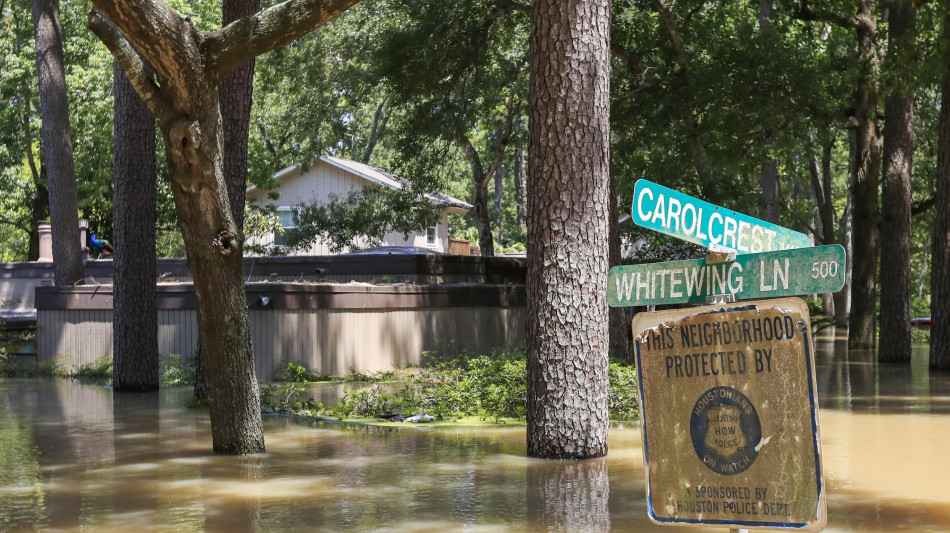  Almeno 6 morti per le alluvioni in Texas, bambini tra i dispersi 