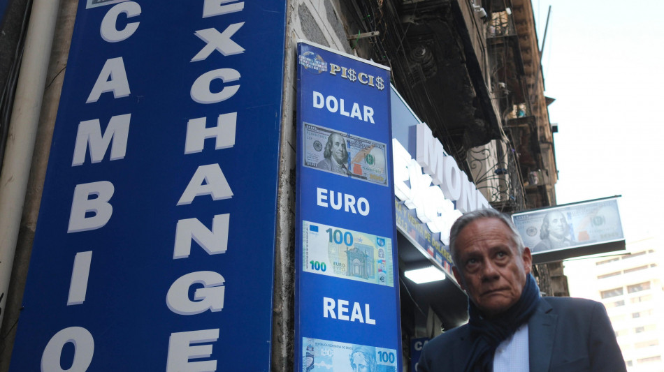  L'Euro apre poco mosso sul dollaro a 1,135 