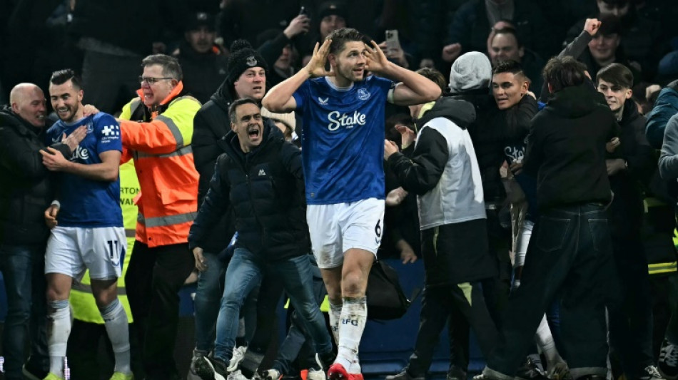 Everton arranca empate nos acr&eacute;scimos contra Liverpool (2-2) na despedida de Goodison Park