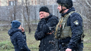 Autour de fosses communes ou dans la rue, Boutcha pleure ses morts apr&egrave;s le retrait russe
