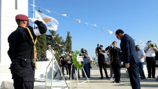 A Chypre, sir&egrave;nes et hommages aux soldats tu&eacute;s pour marquer les 50 ans de l'invasion turque