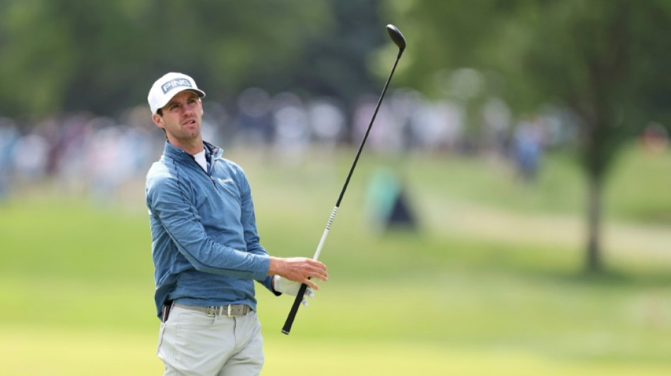  Smalley seizes PGA lead with Matsuyama making a charge 