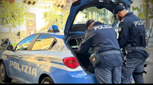 Schiacciato da un muletto in un'azienda di logistica, morto operaio