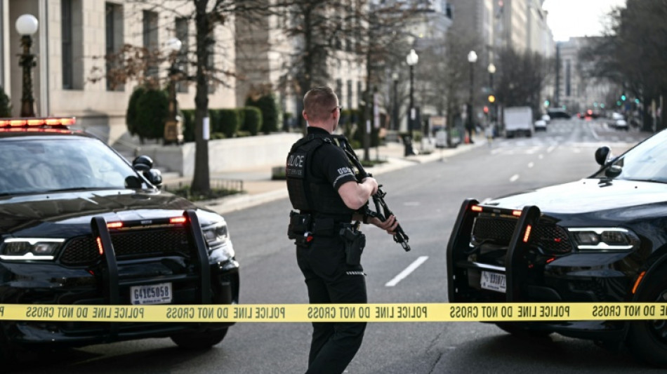  Cierran el per&iacute;metro de la Casa Blanca despu&eacute;s que una furgoneta forzara barreras de seguridad 