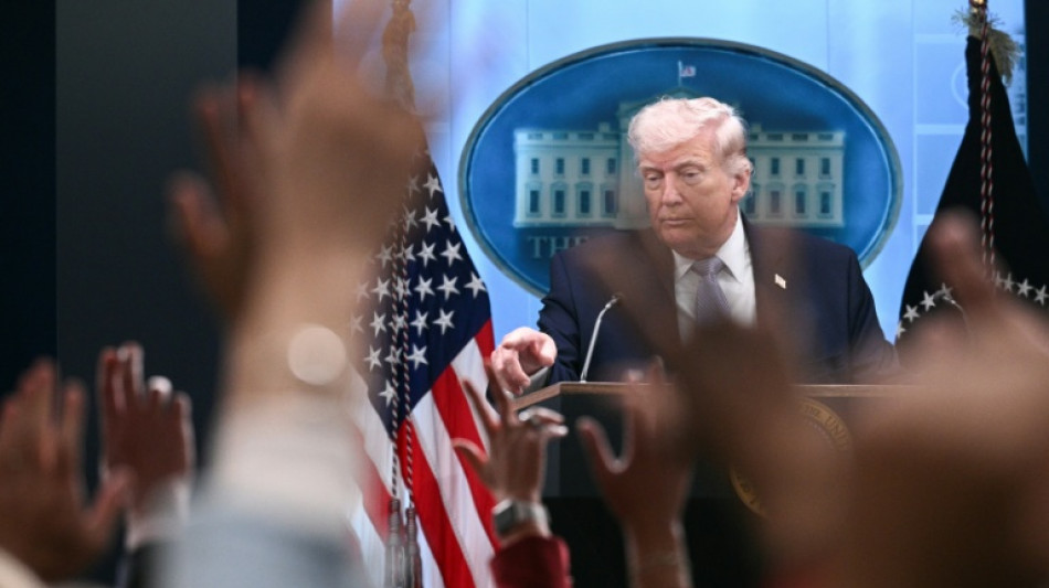  Global stocks mostly fall ahead of Trump's deadline for Iran 