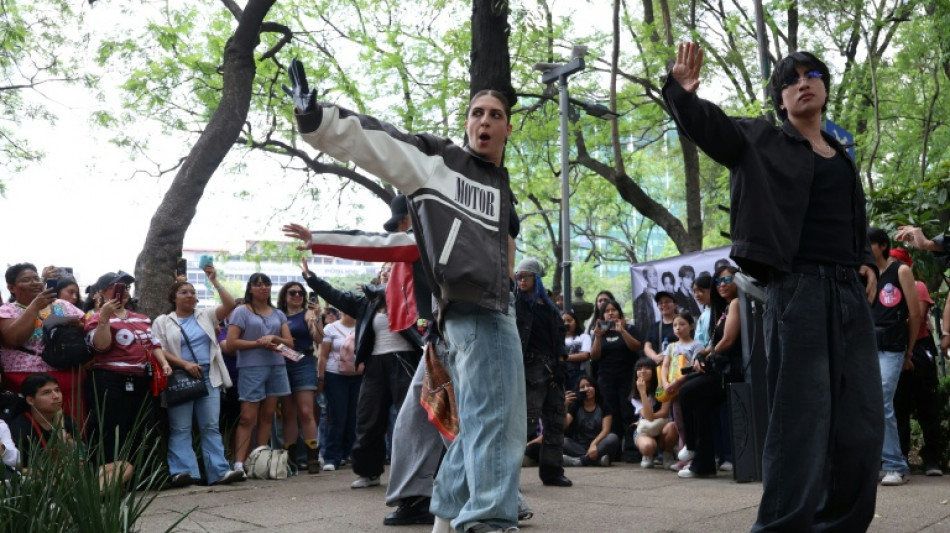  Febre K-pop: f&atilde;s aguardam ansiosos a chegada do BTS no M&eacute;xico 