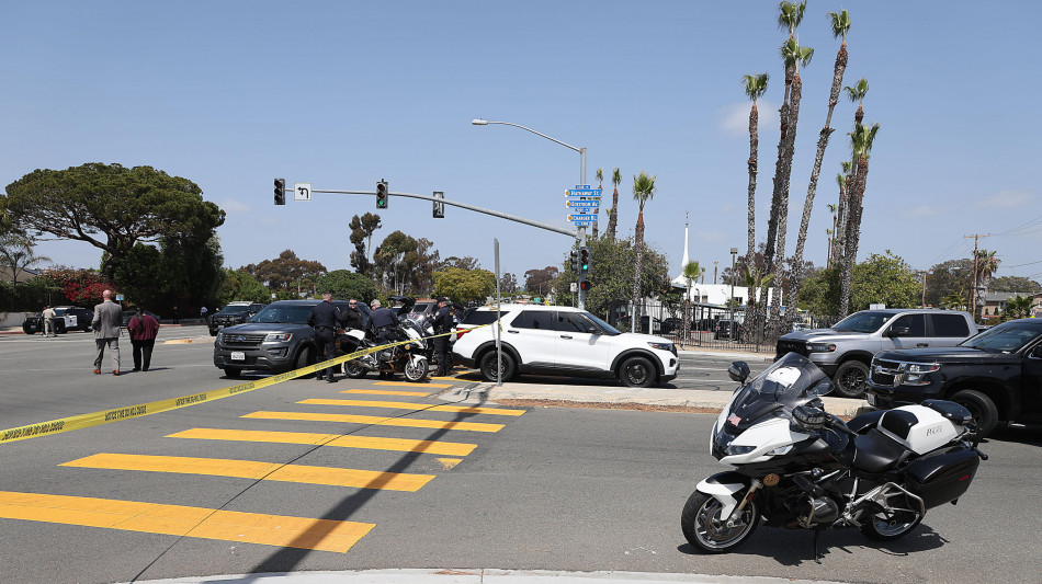  Sparatoria in un negozio di articoli per Halloween in California, un morto e 6 feriti 