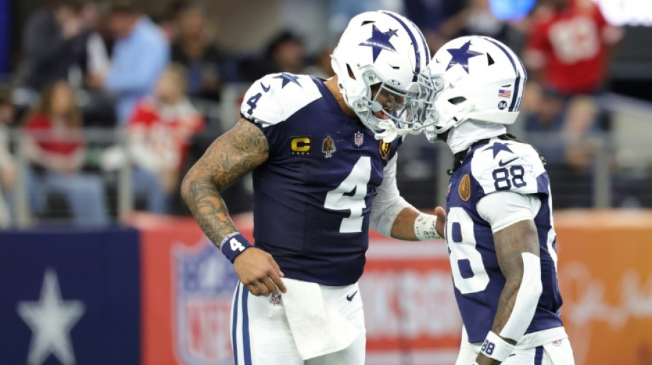 Cowboys hold off Chiefs to bolster NFL playoff bid