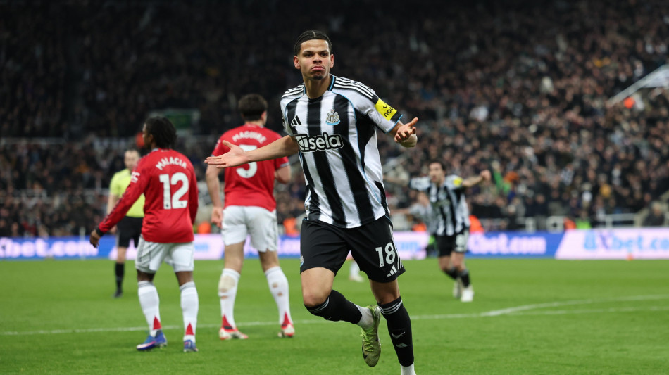 Premier: il Newcastle in dieci ferma il Man Utd di Carrick