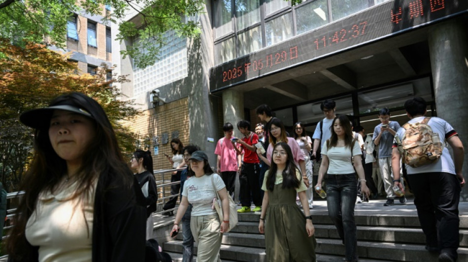 Estudantes chineses lamentam planos dos EUA de bloquear vistos