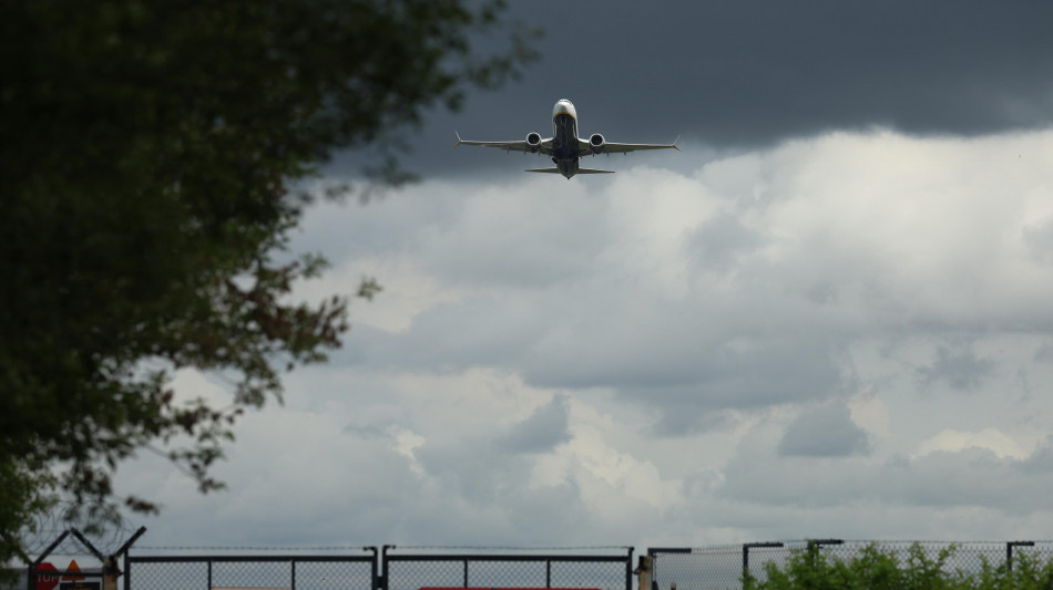  Iata, a maggio domanda trasporto aereo passeggeri -2,2% per guerra in Medio Oriente 