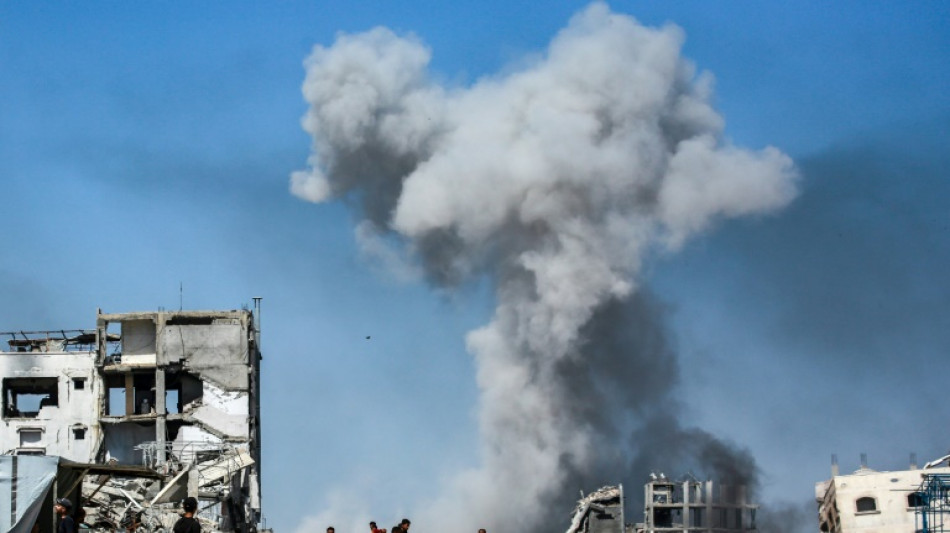 Defesa Civil de Gaza relata mais de 50 mortos em bombardeios israelenses
