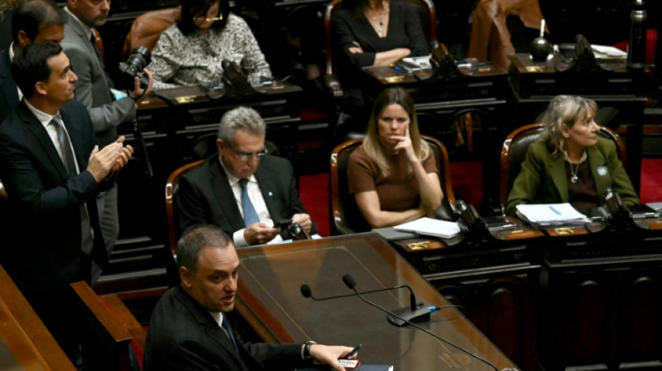  Chefe de gabinete de Milei se defende no Congresso de suspeitas de corrup&ccedil;&atilde;o 