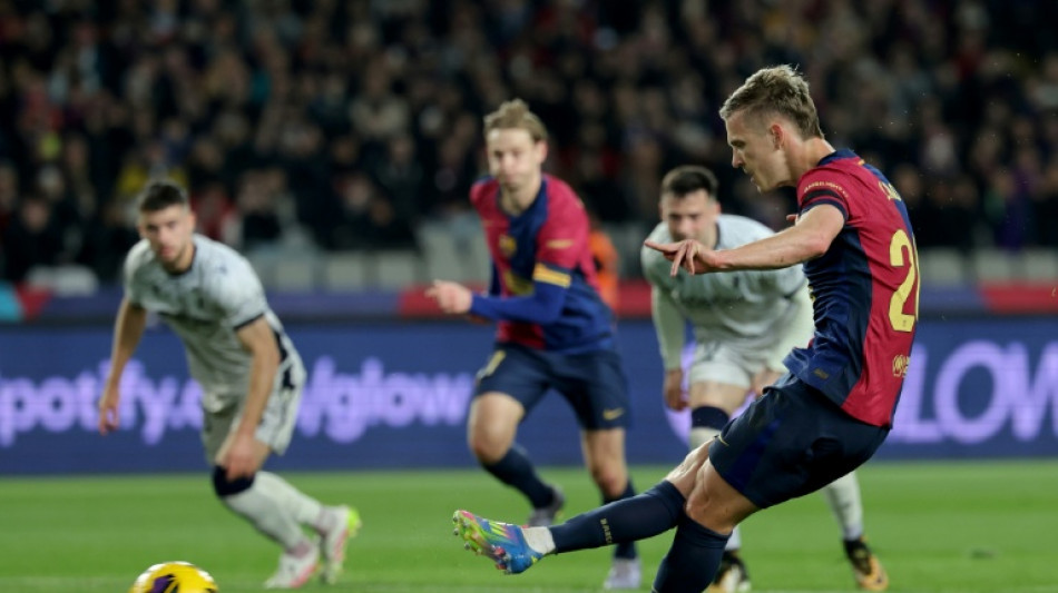 Dani Olmo vai desfalcar Barcelona durante tr&ecirc;s semanas por les&atilde;o na coxa