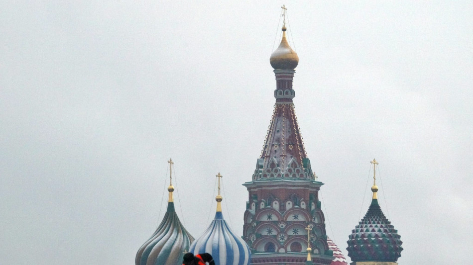 Incendio nella cattedrale di San Basilio nella piazza Rossa di Mosca
