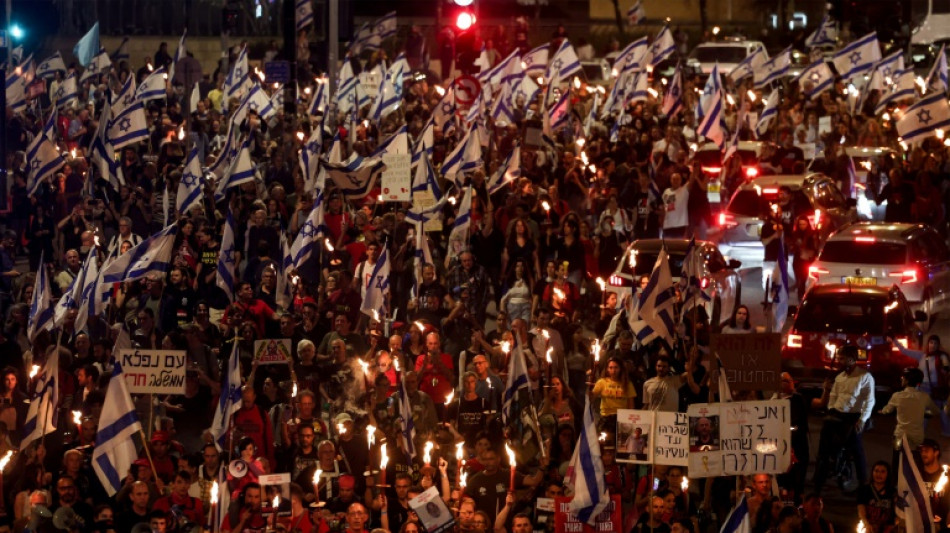 Manifestantes em Jerusal&eacute;m chamam Netanyahu de 'traidor' e pedem 'elei&ccedil;&otilde;es j&aacute;' em Israel